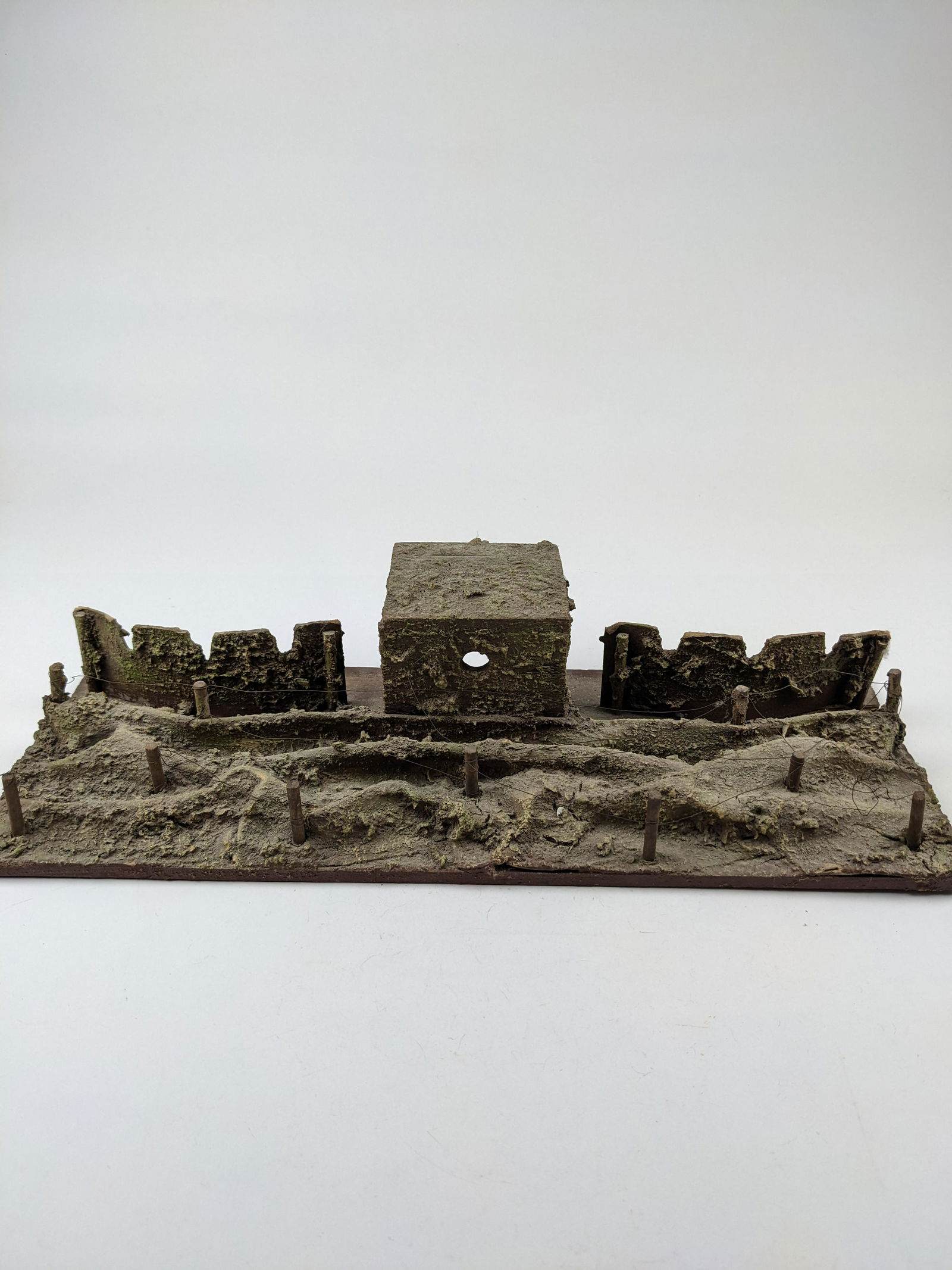 Elastolin Trench With Center Building 7x18 (1 of 1)