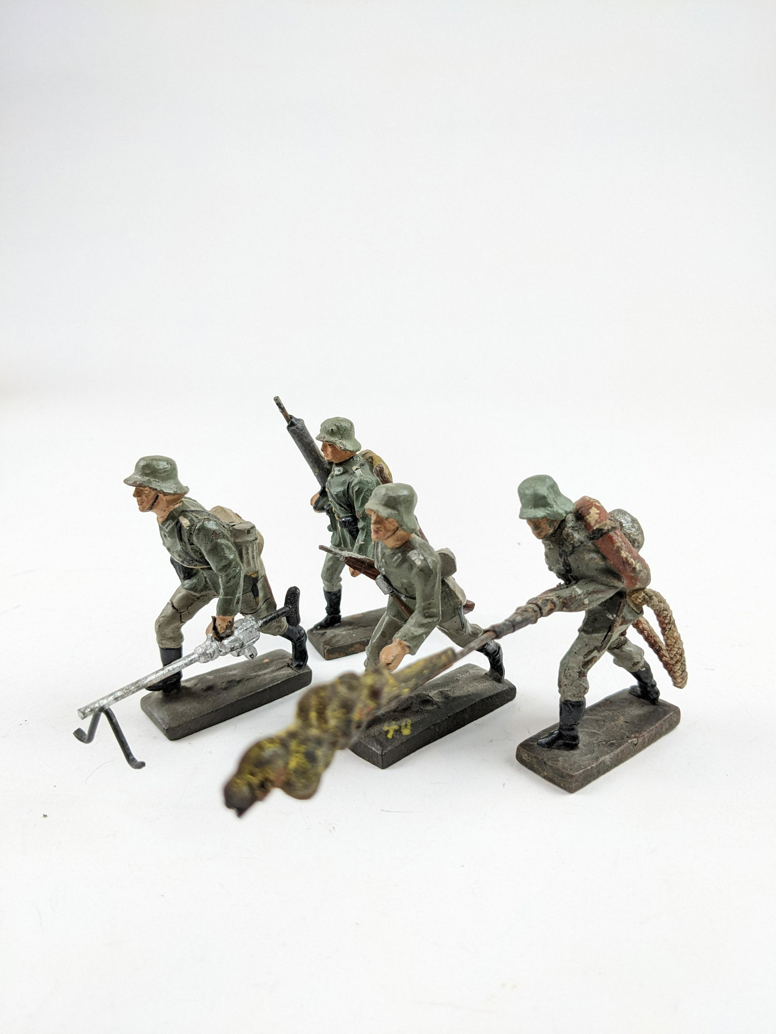 Lineol German Flamethrower & Others 7cm: 4 Pieces Condition Good To Very Good (Machine Gun Touched Up)