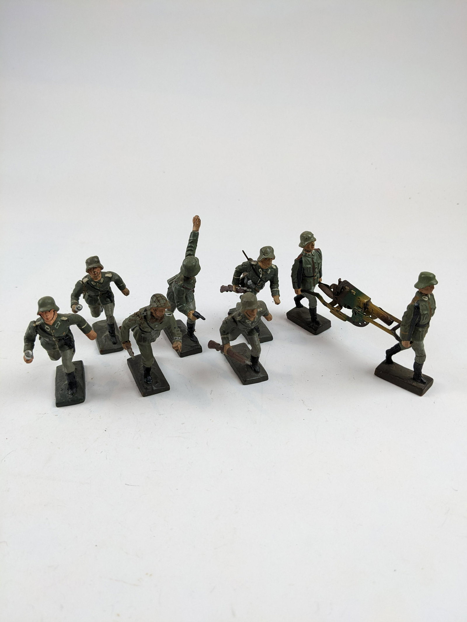 Lineol German Machine Gun Advancing 7.5cm: 9 Pieces Condition Good To Very Good (Small Touch Up}