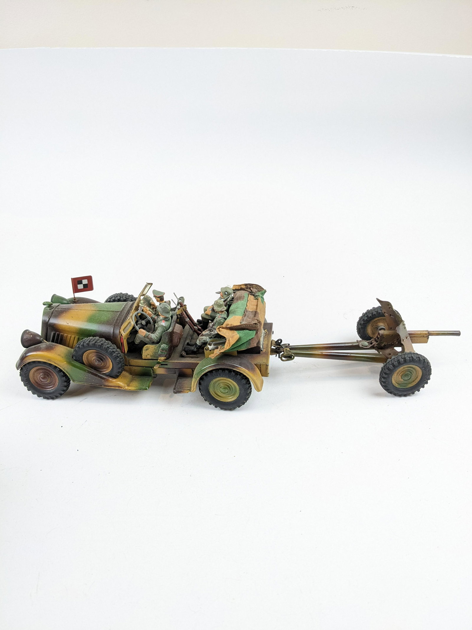 Lineol German Staff Car With Gun 4x9: 6 Pieces Condition Good To Very Good (Crew Is Repro)