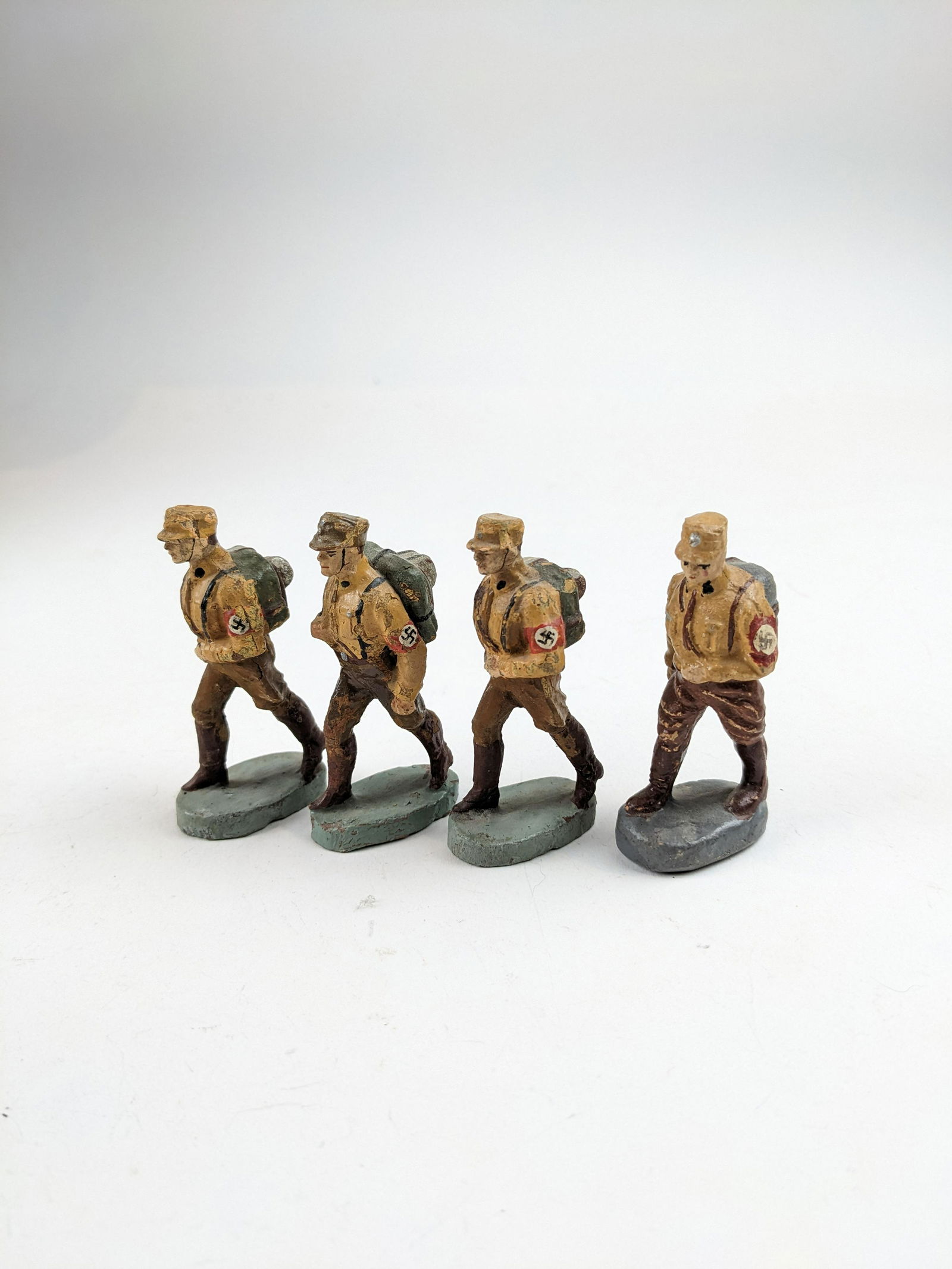 Elastolin German SA Marching With Packs (1 of 1)