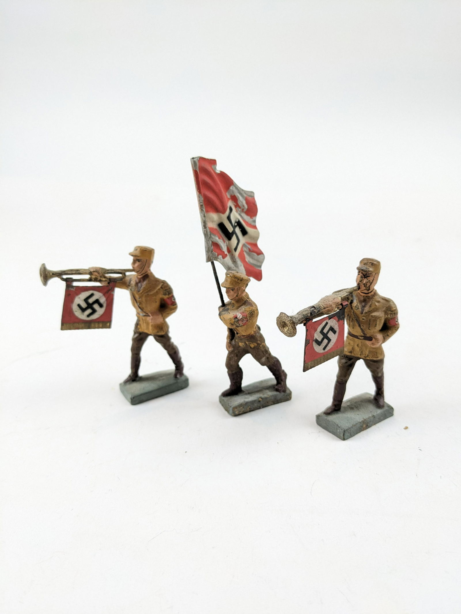 Lineol German SA Flagbearer & Bugles (1 of 1)
