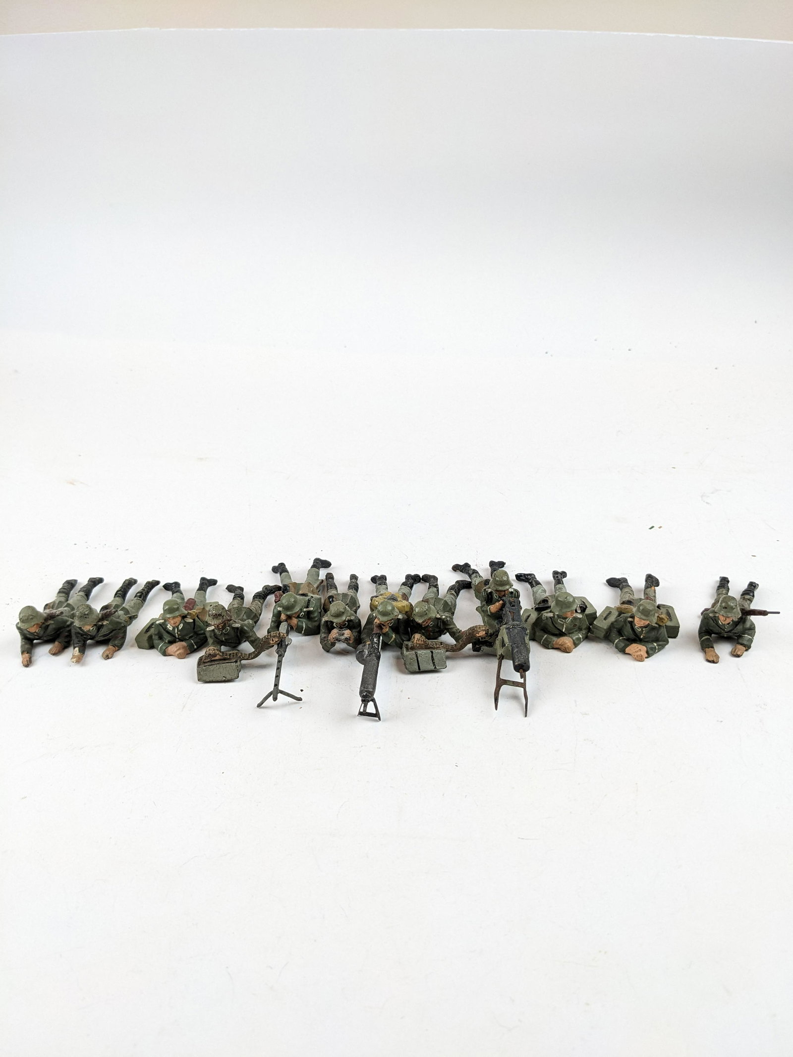 Lineol German Machine Gun Crews: 12 Pieces Condition Good To Very Good (Some Repaint)