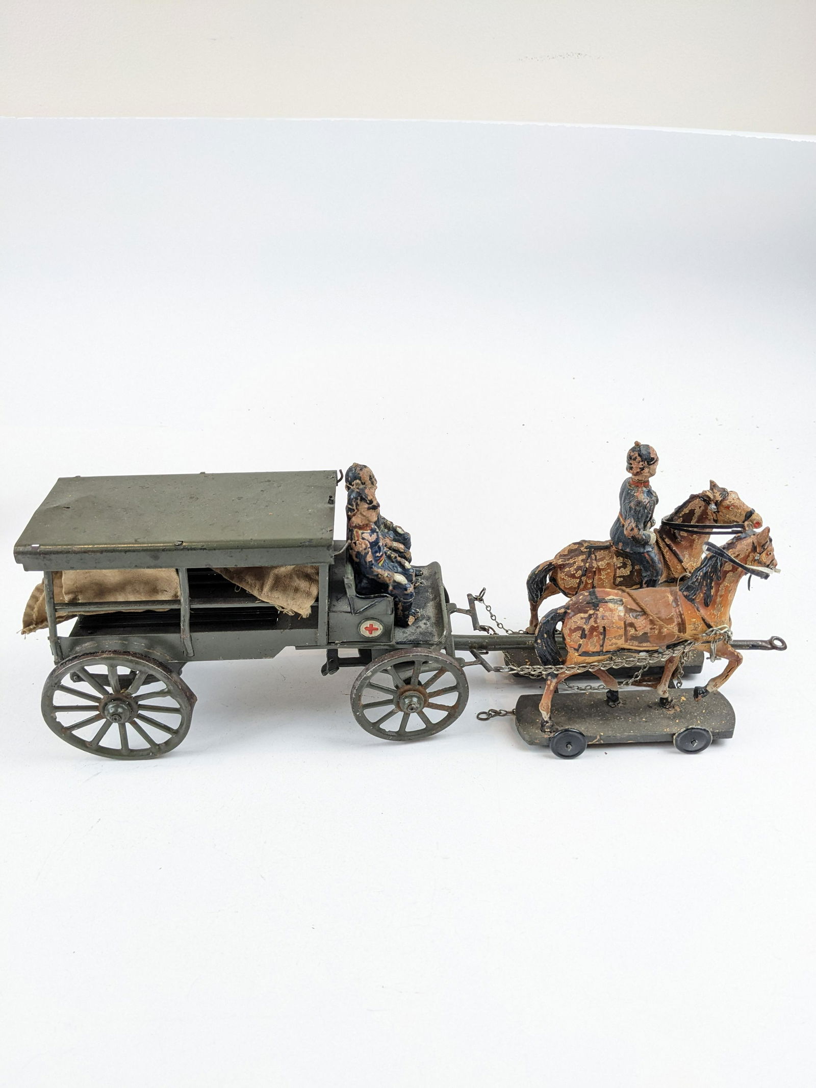 Elastolin German Horse-drawn Ambulance 9cm (1 of 1)