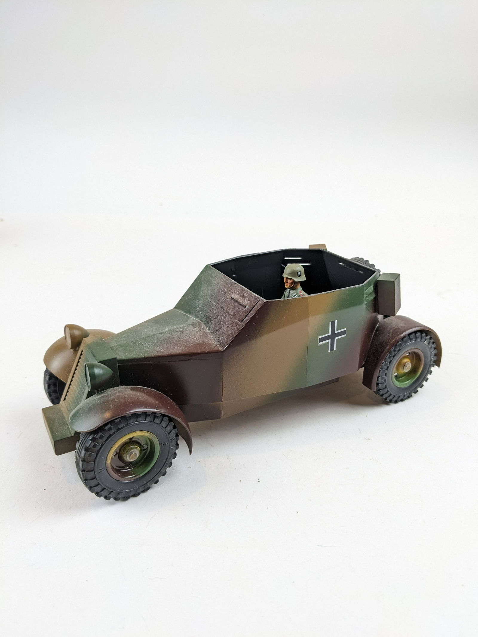 Reproduction German Vehicle Metal Camo  3x8 (1 of 1)
