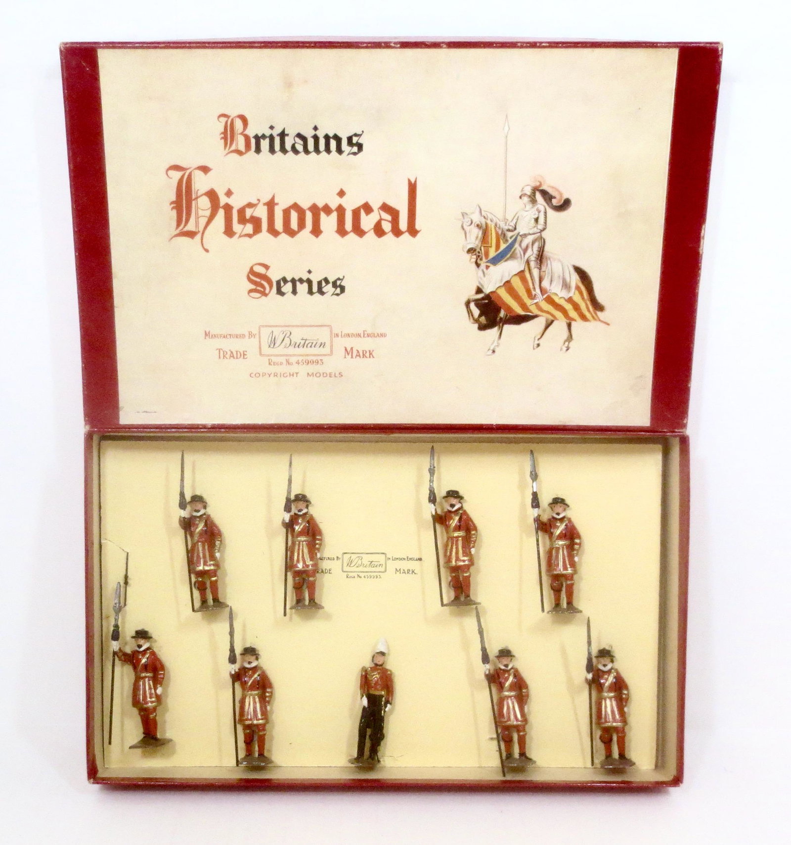 Britains #1257 Yeoman of The Guard: Beefeaters. Post War 1952-1962. 9 pieces. Mint condition. Box excellent.
