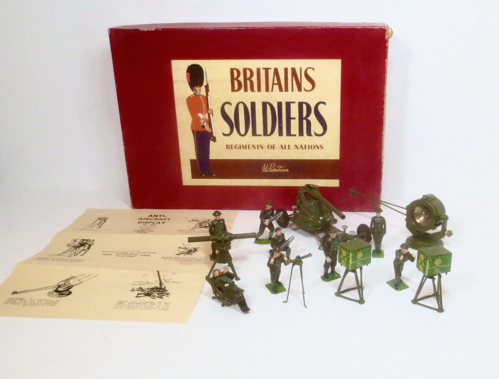 Britains #2052 Anti-Aircraft Display: Post war issue. 15 pieces, plus original contents sheet. Mint to near mint condition. Box excellent (one top corner split).