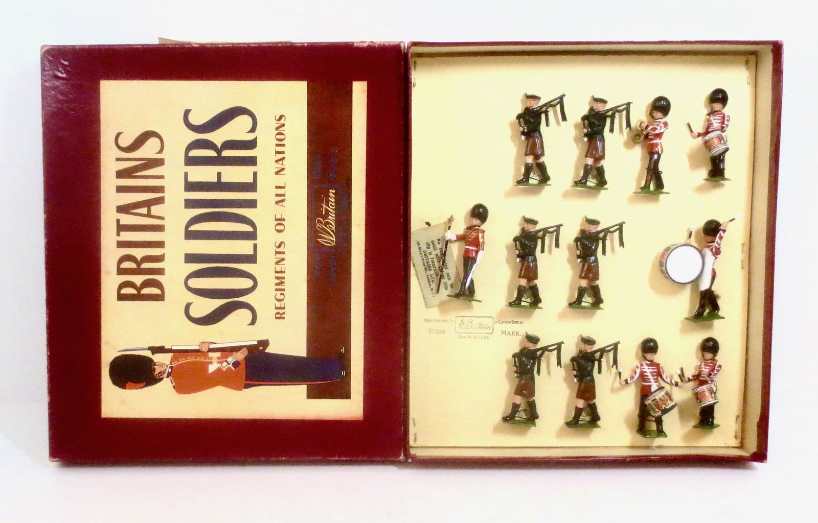 Britains #9428 Irish Guards Drum & Pipe Band (1 of 1)