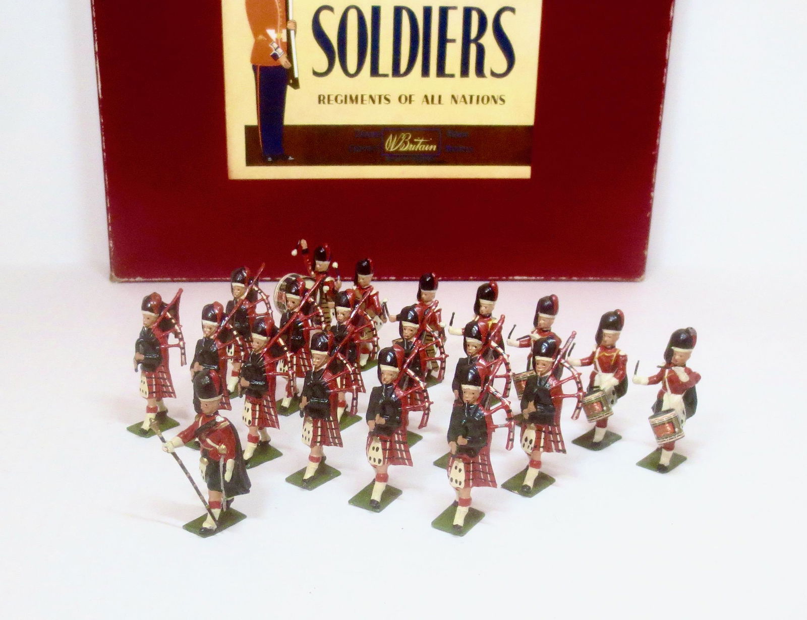 Britains #2109 Blackwatch Pipe & Drum Band (1 of 1)