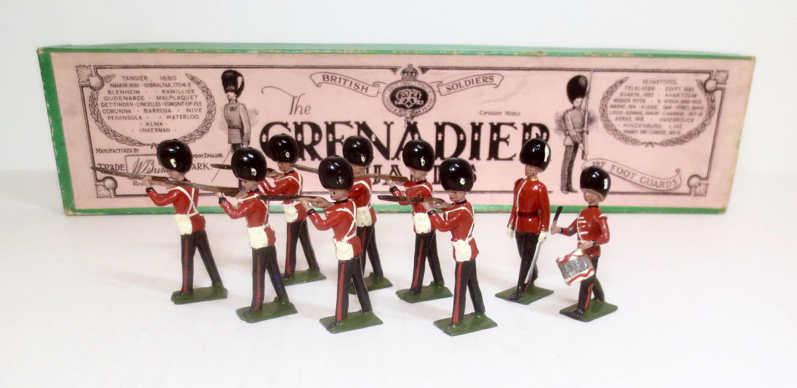 Britains #34 Grenadier Guards Firing (1 of 1)