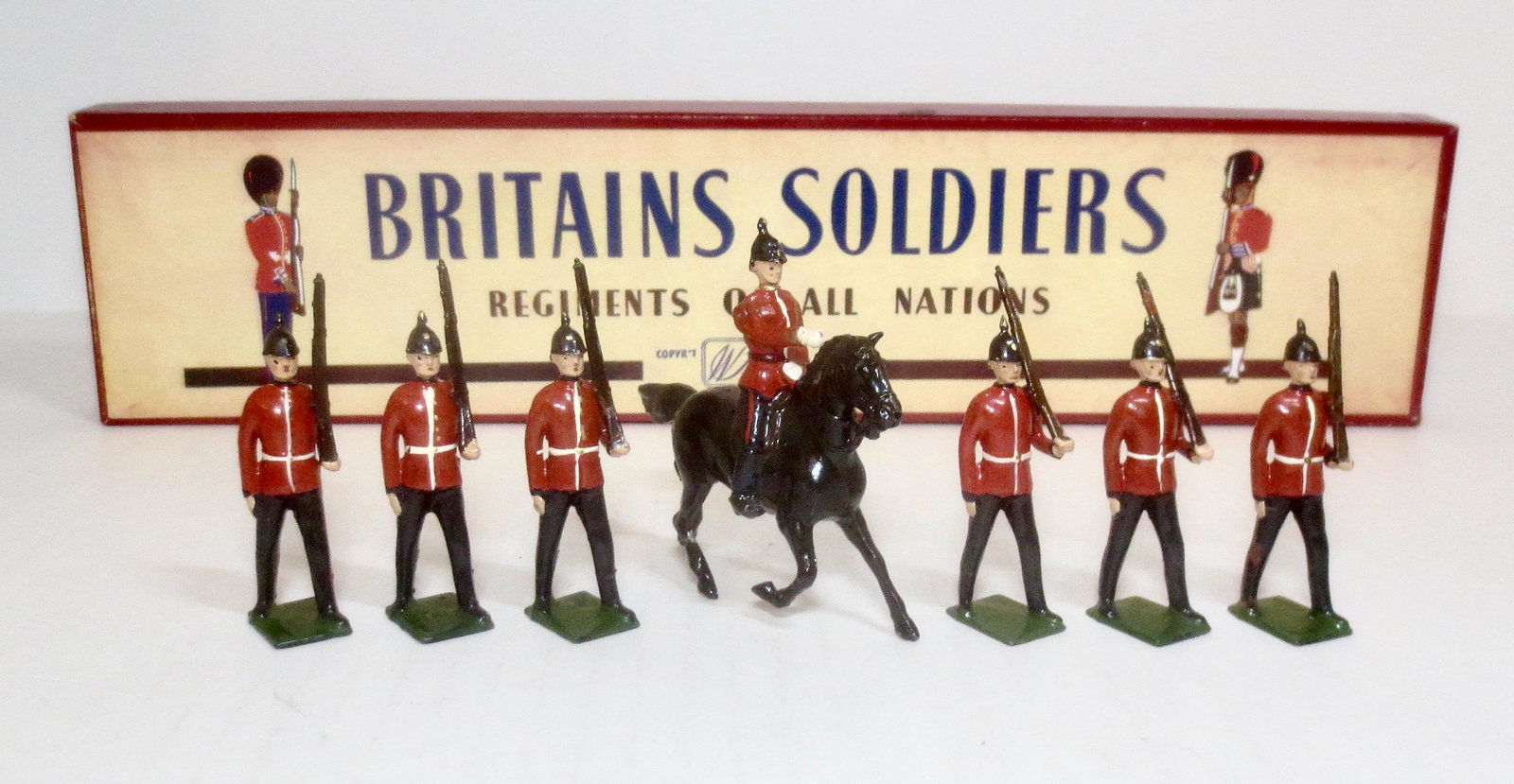 Britains #36 Royal Sussex Regiment: Post war issue. 7 pieces. Mint to near mint condition. Box excellent.