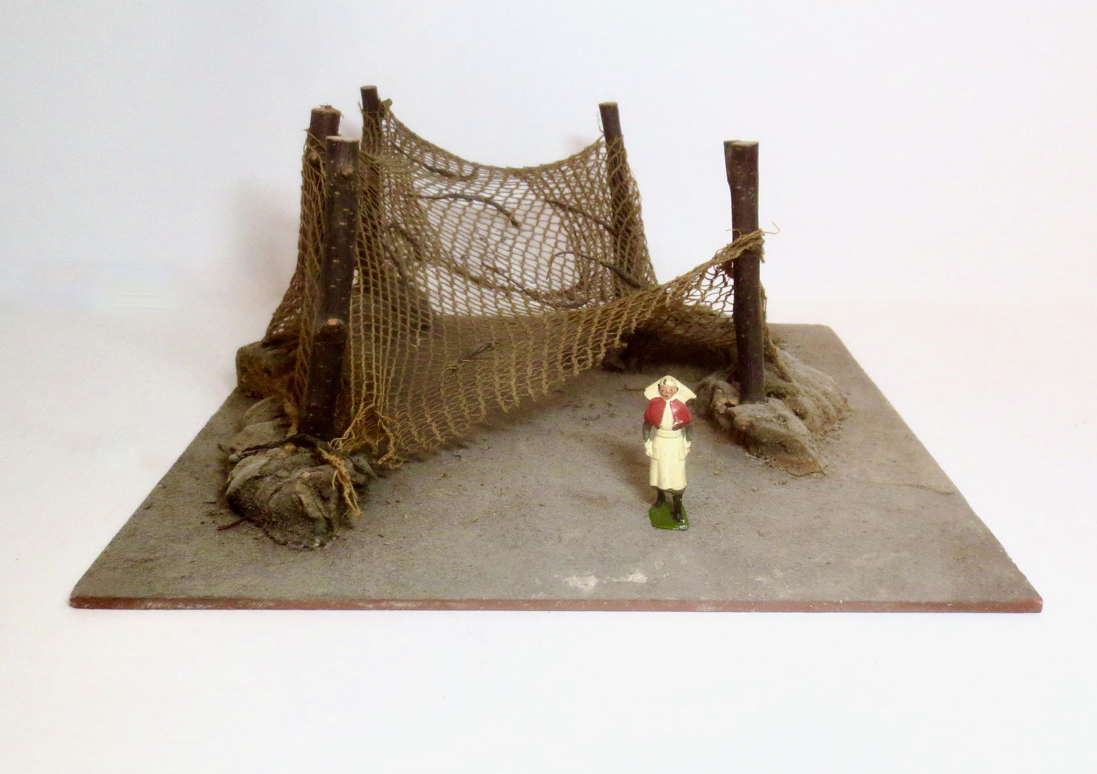 Britains #1861 Camouflaged Netted Emplacement (1 of 1)