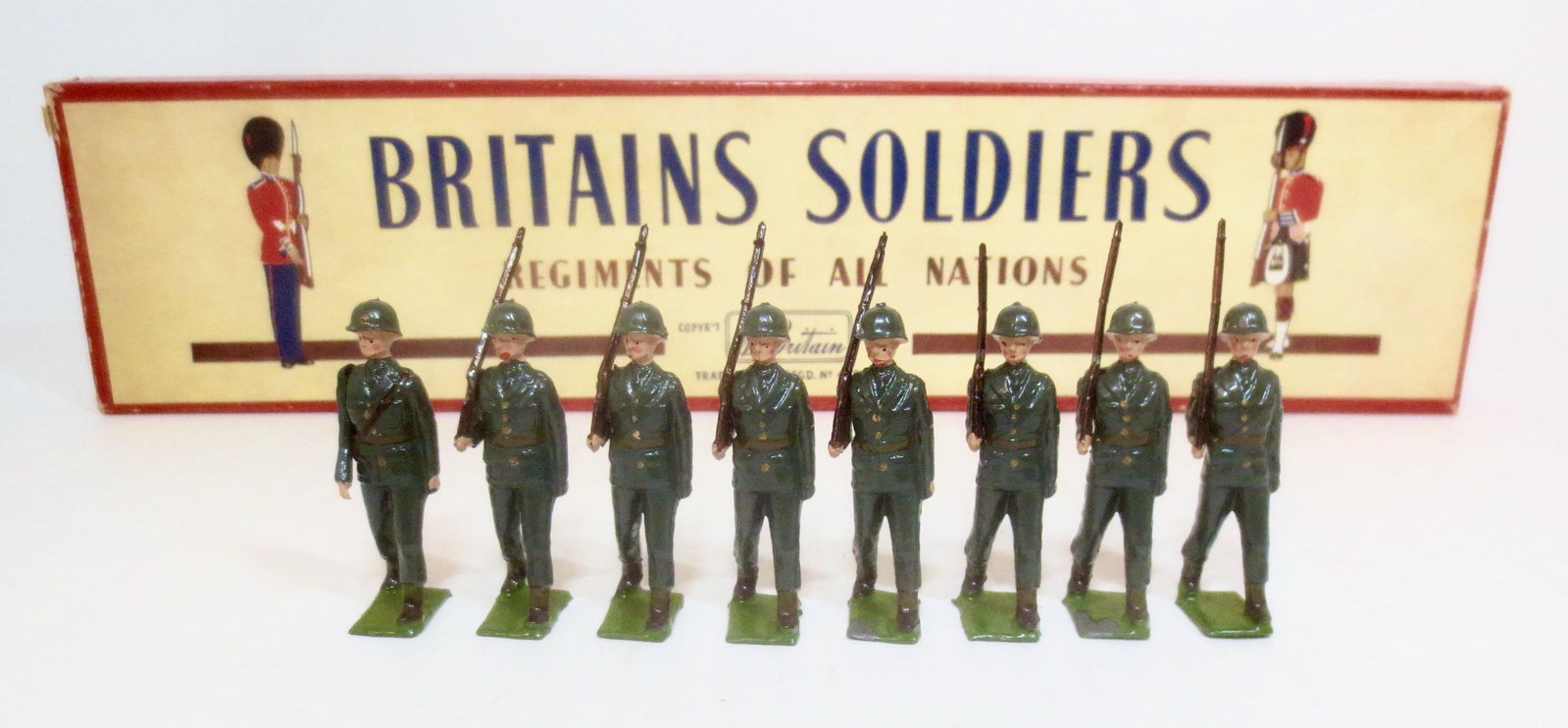 Britains #2033 United States Army Infantry: Service Dress, Steel Helmets. 8 pieces. Mint condition. Box excellent.