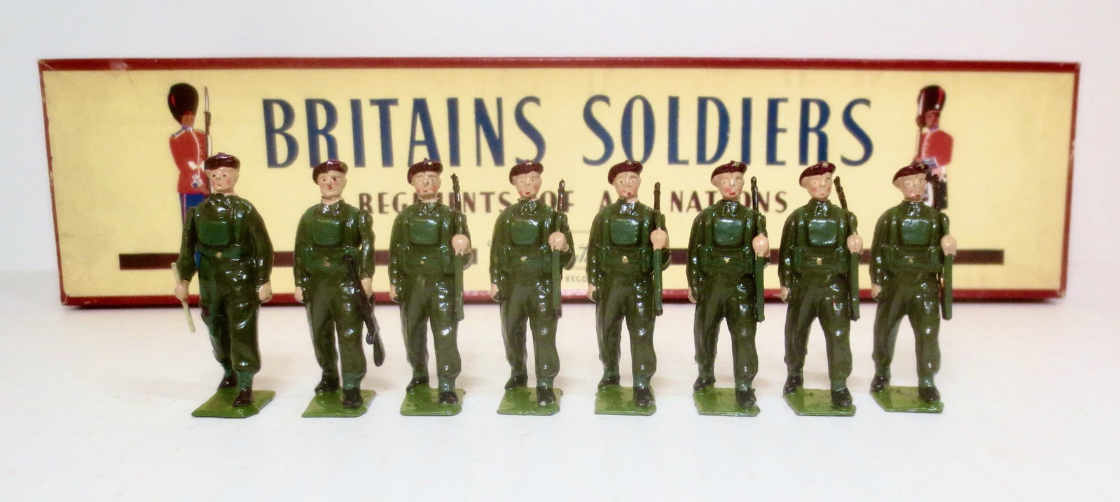 Britains #2010 Airborne Infantry: Post war issue. 8 pieces. Mint to near mint condition. Box excellent.