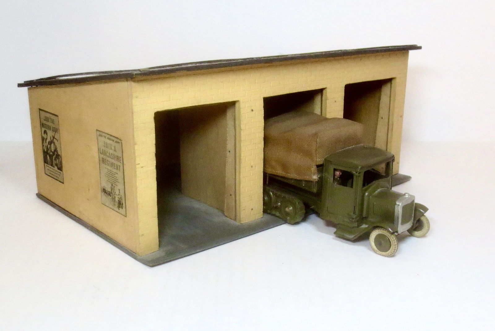 Britains Hugar RARE #1737 Army Transport Shed (1 of 1)