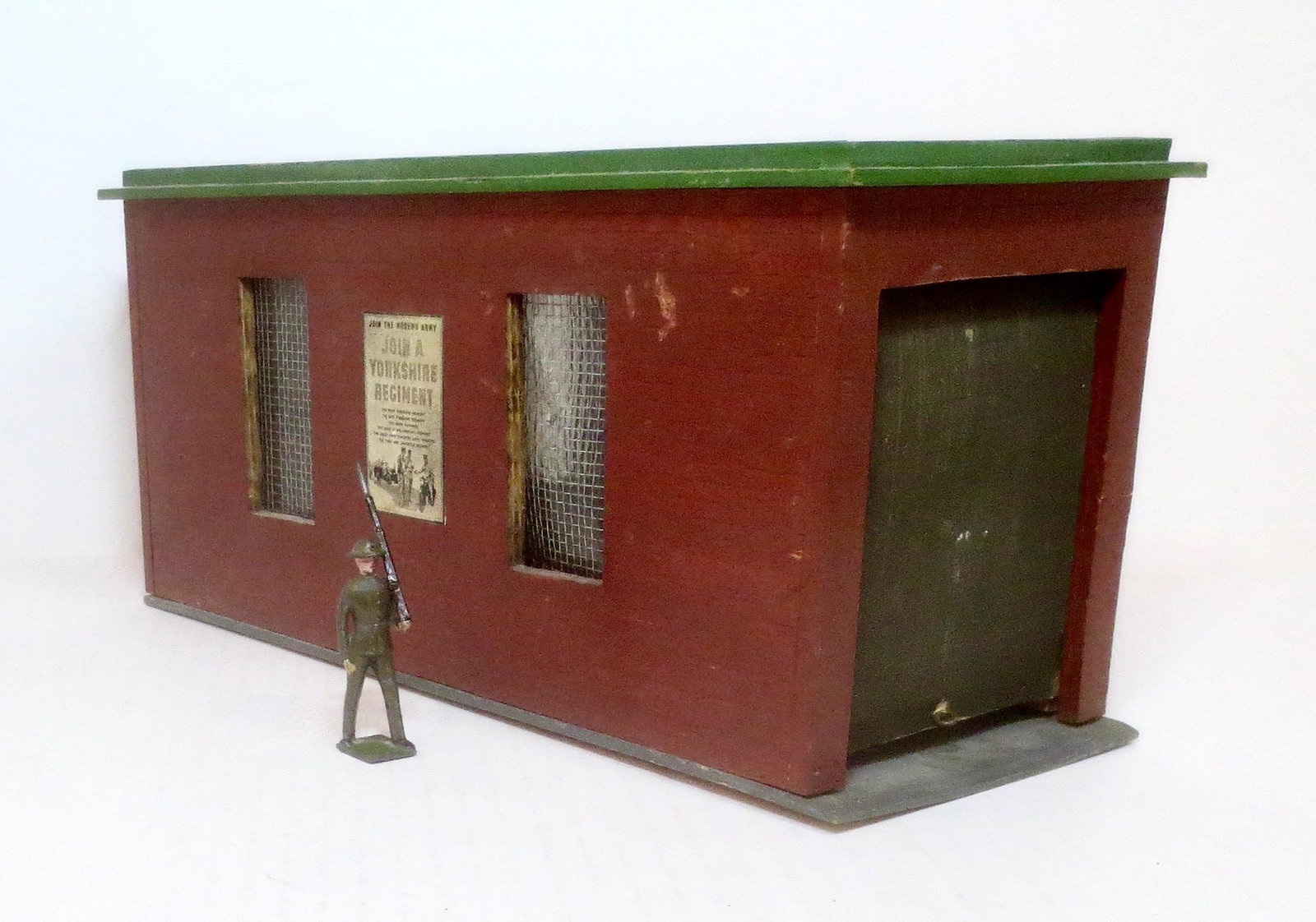 Britains VERY RARE #1735 Hugar Gun Shed: Circa 1939. 5.5" tall, 12" deep, and 4.5" wide. 1 piece. Excellent condition (soldier not included). Unboxed.
