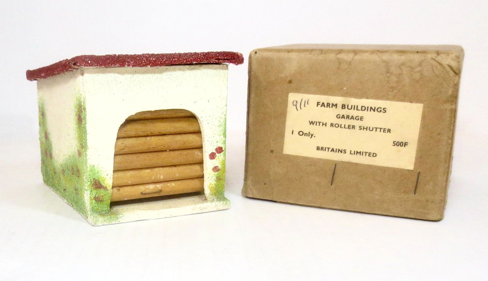 Britains RARE #500F Farm Garage (1 of 1)