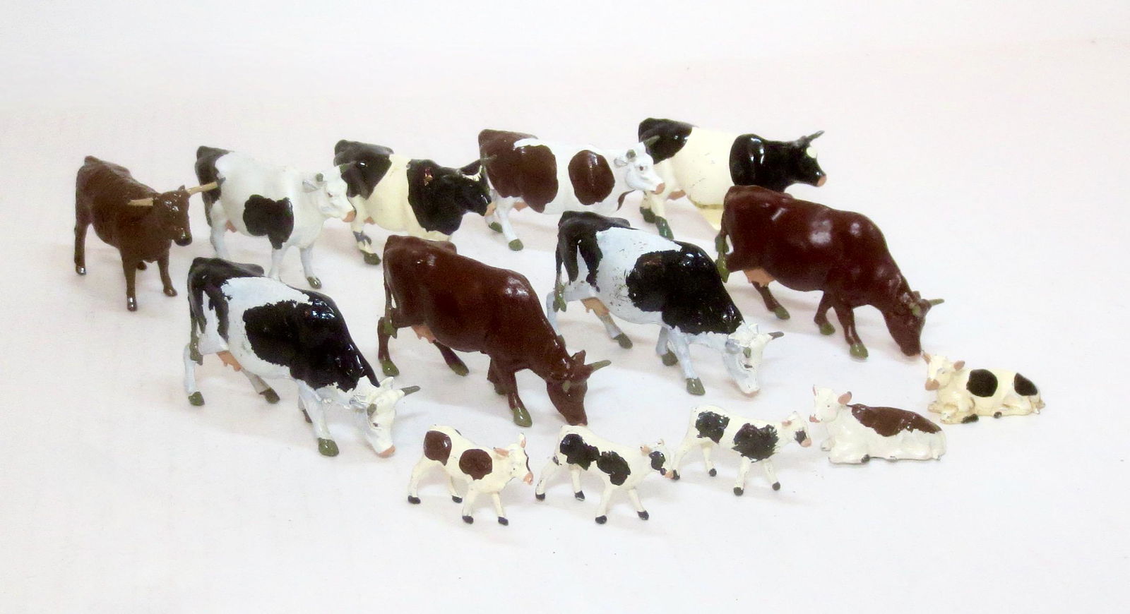 Britains Assorted Farm Cows and Calves (1 of 1)