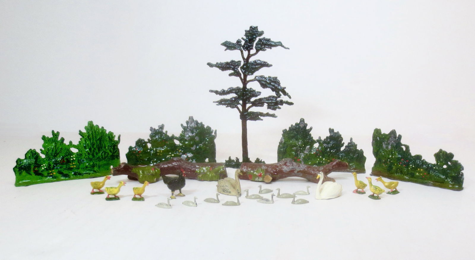 Britains Assorted Trees, Swan with Cygnet (1 of 1)