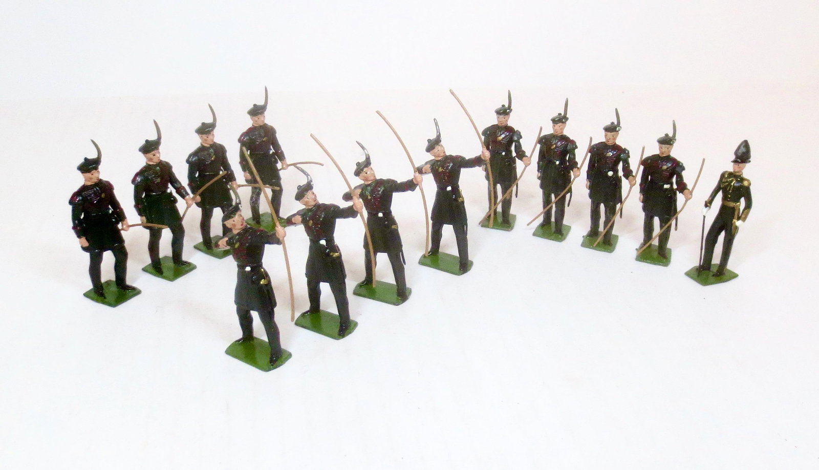 Britains #2079 Royal Company of Archers: Post war issue. 13 pieces. Mint to near mint condition. Unboxed.