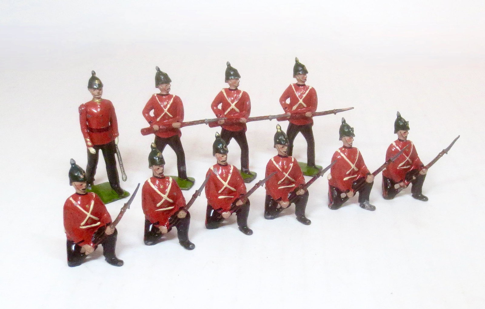 Britains #17 Somersetshire Light Infantry: Pre war issue, circa 1938. In green helmets. 10 pieces. Near mint to excellent condition. Unboxed.