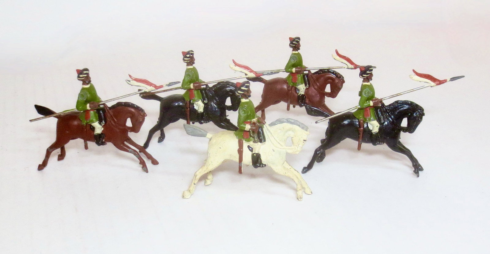 Britains #66 Duke of Connaught's Own Lancers: Post war issue. 5 pieces. Near mint to excellent condition. Unboxed.