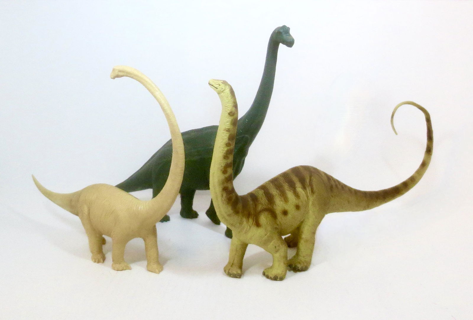 Safari Ltd. Large Resin Dinosaurs: 9.5" -11" tall, 11"-14" long. 3 pieces. Excellent condition. Unboxed. **Additional Shipping Due to Large Lot Size**