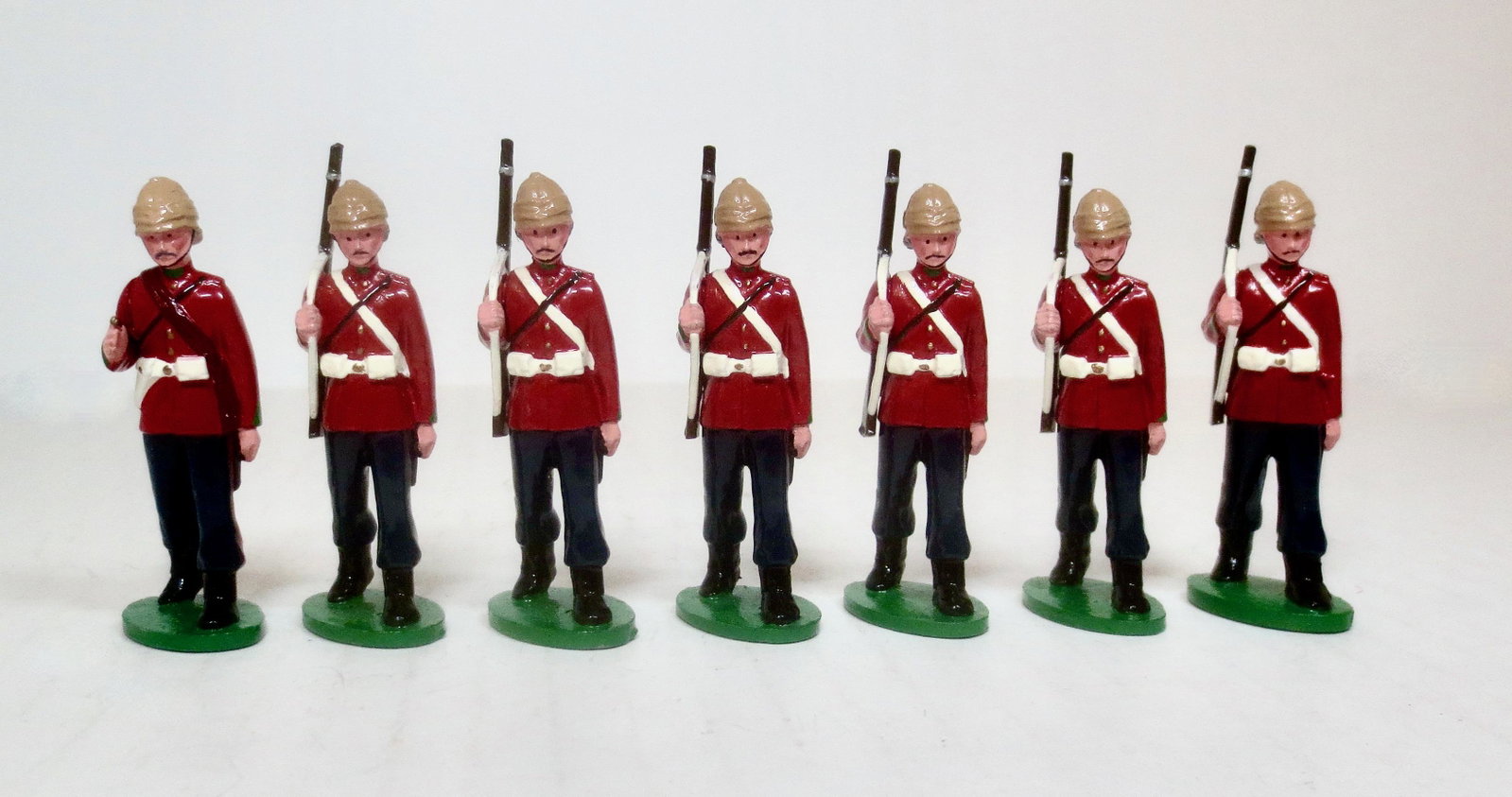 Trophy British 24th Infantry: 7 pieces. Mint to near mint condition. Unboxed.
