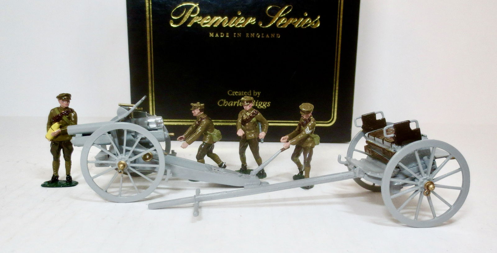 Britains #8912 4.5 Howitzer with Limber & Crew (1 of 1)