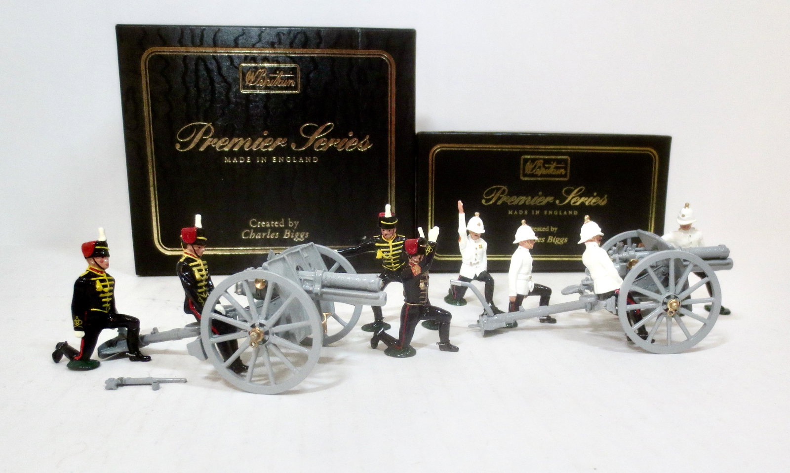 Britains Premier Artillery Sets: Royal Horse Artillery 13 Pounder Gun & Review Order Detachment #8918. And 13 Pounder Gun of The RHA #8927. 10 pieces. One loose piece on Gun, otherwise near mint to excellent condition. Boxes excellen