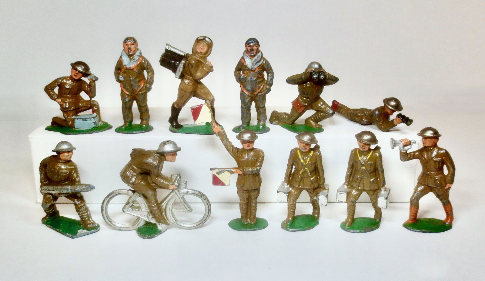 Barclay & Manoil Dimestore Soldier Assortment: 12 pieces. Two missing rifle tips, others in very good to good condition. No box.