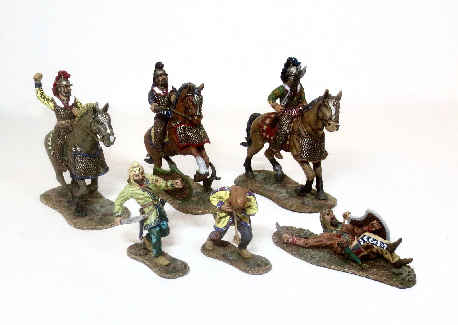 East of Eden Persians Mounted & Wounded: 6 pieces. One missing spear, others in near mint condition. Unboxed.