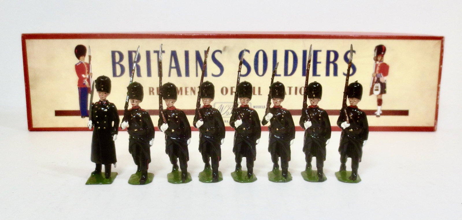 Britains #2009 Belgian Grenadiers: Post war issue. 8 pieces. Mint to near mint condition. Box excellent.