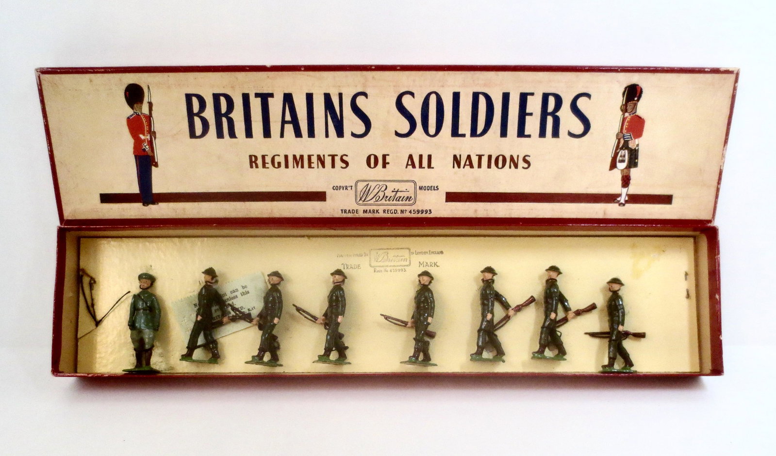 Britains #1603 Republic of Ireland Infantry: In Battle Dress. Post war issue. 8 pieces. Mint to near mint condition, retied to card in box. Box excellent.