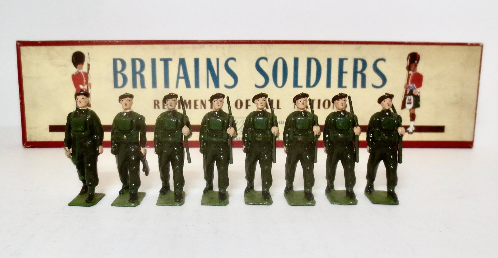 Britains #2010 Airborne Infantry: With Officer & Bren Gunner. Post war issue. 8 pieces. Mint to near mint condition. Box excellent.