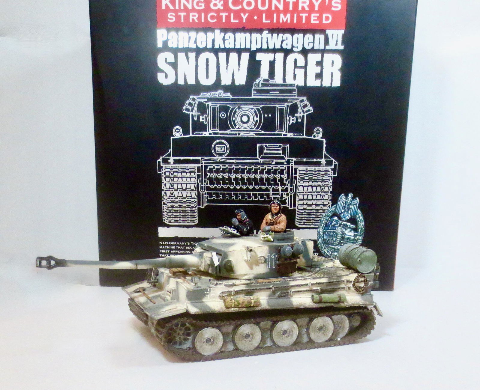 King & Country #WS177(SL) "Snow Tiger": Panzerkampfwagen VI. Strictly Limited. Retired set. 4 pieces. Good condition (chips on gun, one missing hatch). Box very good.