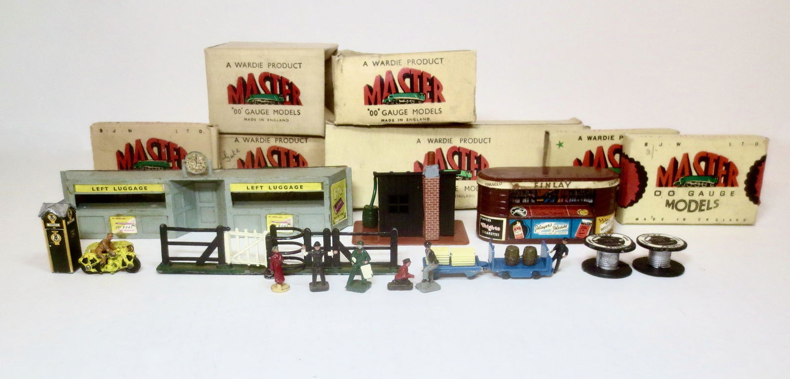 Wardie OO Gauge Railway Figures & Accessories (1 of 1)