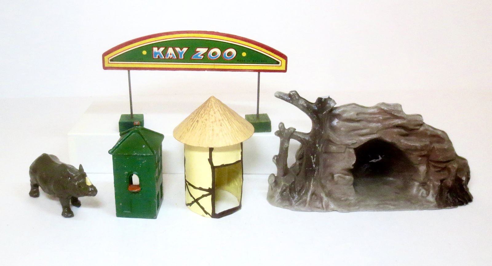 Zoo Rhino and Accessories: Taylor & Barrett Ticket Booth, Kay entrance sign, plastic hut & rock den. 5 pieces. Near mint to excellent condition. Unboxed.