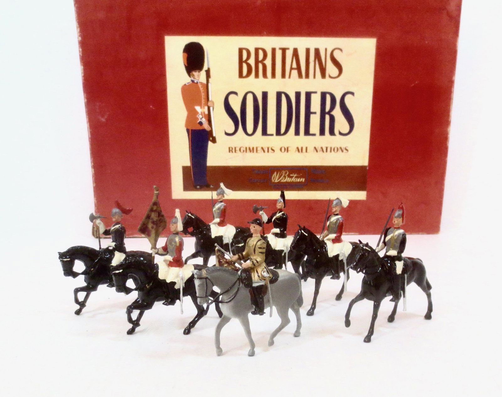 Britains #2067 The Sovereign's Standard: With Trumpeter and Escort. Post war issue. 7 pieces. Near mint to excellent condition. Box poor.