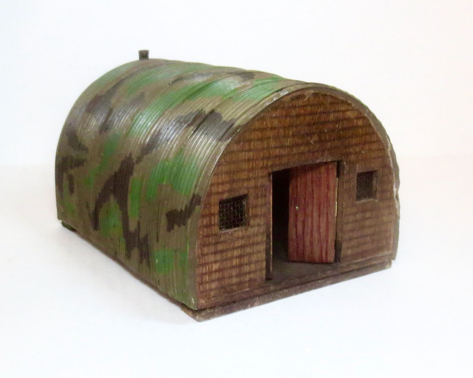 Britains Hugar Reproduction Nissan Type Army Hut: 5" tall by 8" long. Mint condition. Unboxed.