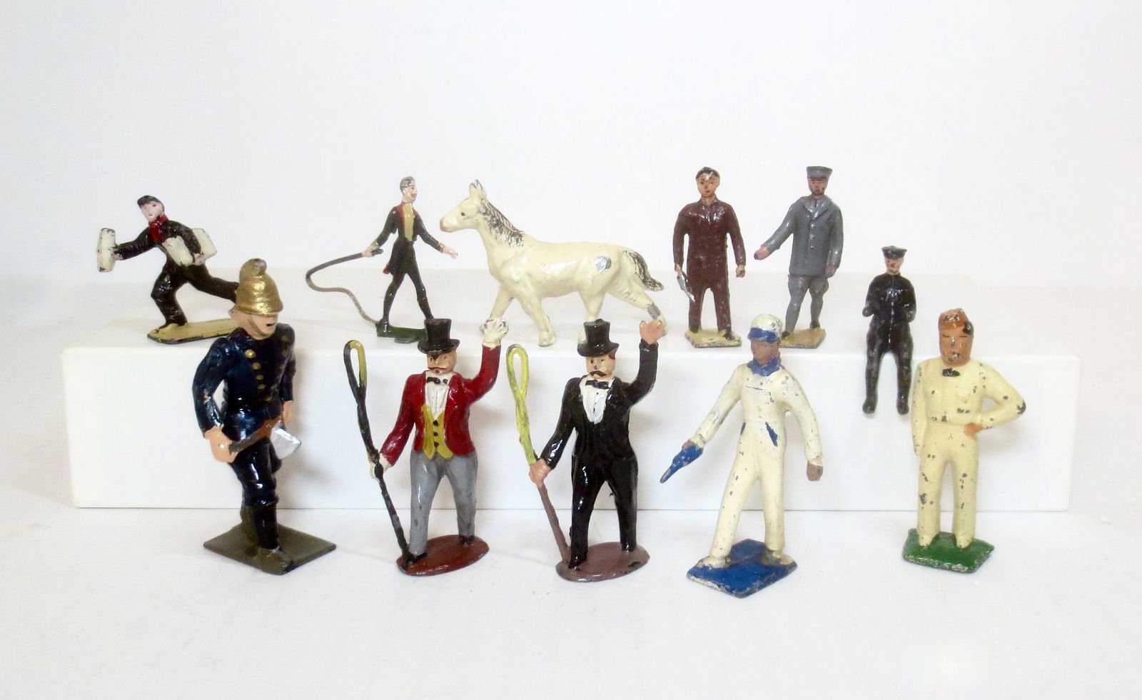 Assorted Makers Civilian Figures (1 of 1)