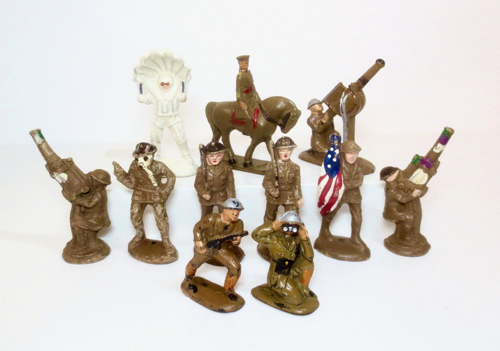 Auburn Rubber & Molded Products Military Figures: 11 pieces. Excellent to good condition (two marching missing rifle tips). Unboxed.