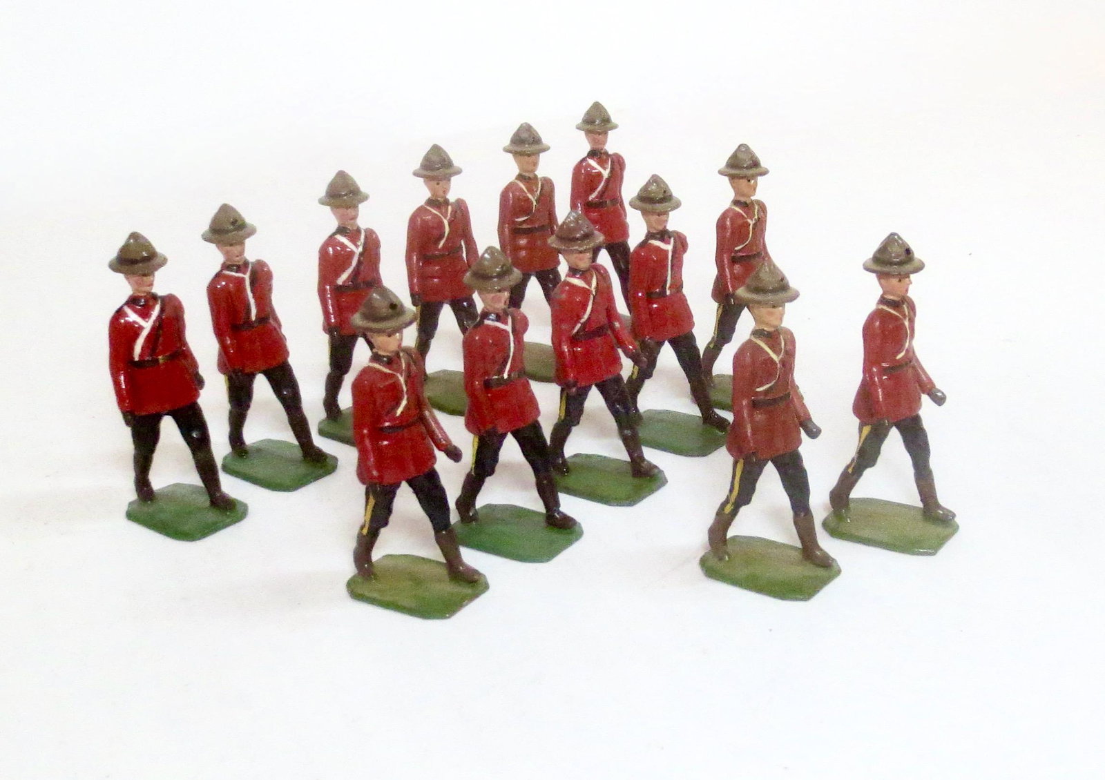 Britains Royal Canadian Mounted Police: Post war issue. 13 pieces. Excellent condition. Unboxed.