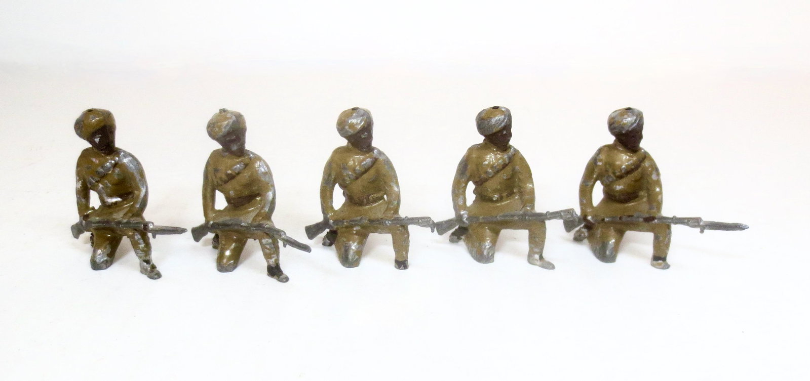 Johillco Rare Indian Army in Service Dress: Pre war issue. 5 pieces. Good to fair condition (two missing bayonets). Unboxed.