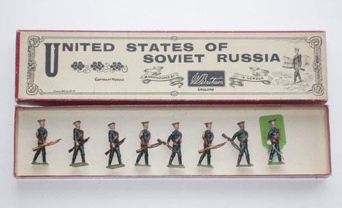 Britains Set # 133 United States of Soviet Russia: Britains Set # 133 United States of Soviet Russia Infantry Pre War with Original Whisstock Box- Untied. 8 Pieces.