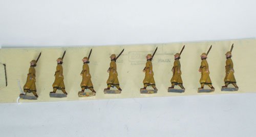 Britains Set # 1436. Italian Infantry: Britains Set # 1436. Italian Infantry. Colonial Service Dress Mustard. Attached to Original Backing Card. Pre War. Unboxed. 8 Pieces.