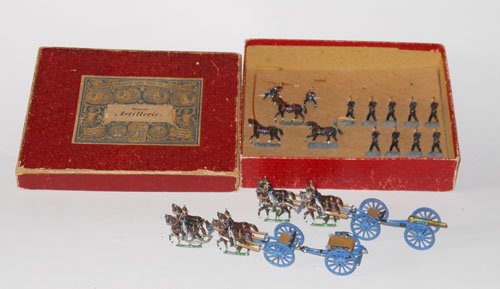 Heinrich Prussian Artillery with Escort: Heinrich Prussian Artillery with Escort 30 mm scale Pre War with Original Box.13 Pieces.