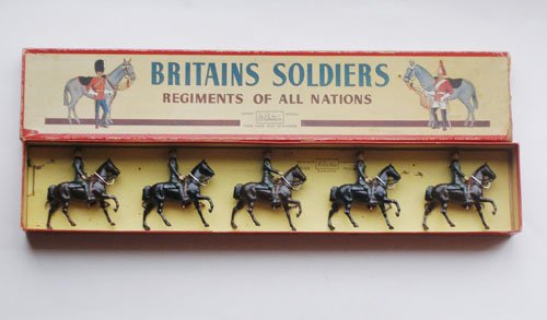 Britains Set # 229 US Cavalry.: Britains Set # 229 US Cavalry. Post War Tied in Original R.O.A.N Box. 5 Pieces.