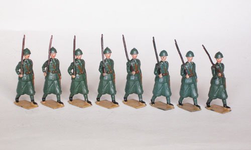 Britains Set # 1437 Italian Infantry: Britains Set # 1437 Italian Infantry Colonial Service Dress Post War. Unboxed. 8 Pieces.