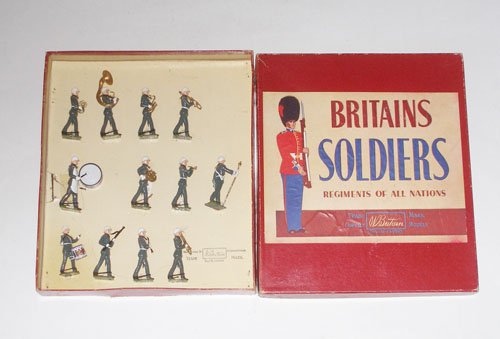 Britains Set # 2117. Scarce US Army Band in White : Britains Set # 2117. Scarce US Army Band in White Helmets Post War. Tied in Original R.O.A.N Box. 12 Pieces.